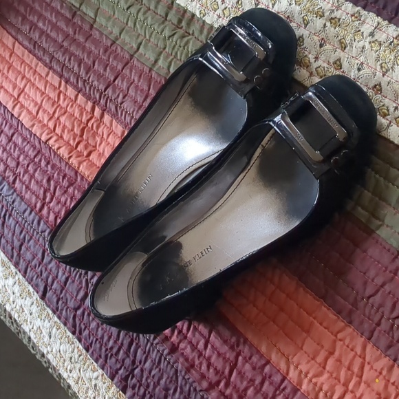 ANNE KLEIN* suede and patent leather block heel buckle top square toe dress shoe - Picture 3 of 14